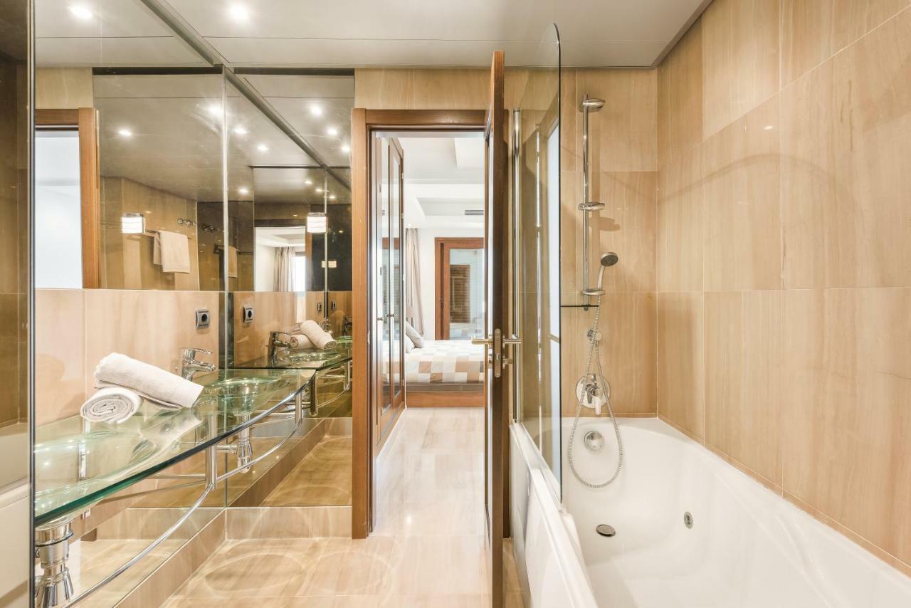 Bahia De La Plata Luxury Apartments Estepona Exterior photo